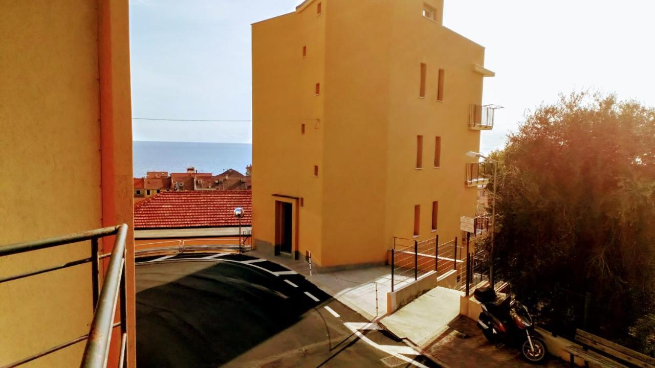 Casa Di Claude Con Posto Auto Apartment Finale Ligure Exterior photo