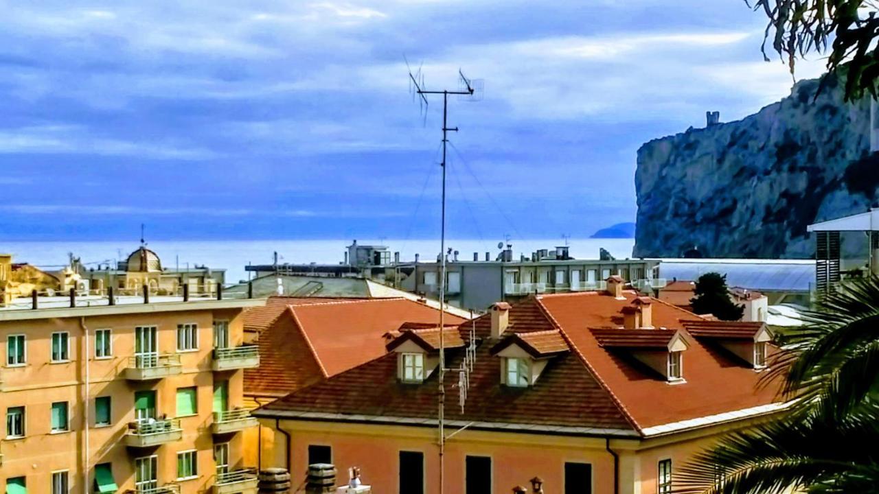 Casa Di Claude Con Posto Auto Apartment Finale Ligure Exterior photo