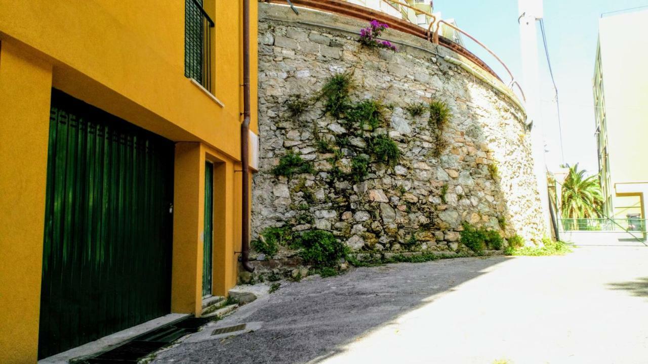 Casa Di Claude Con Posto Auto Apartment Finale Ligure Exterior photo